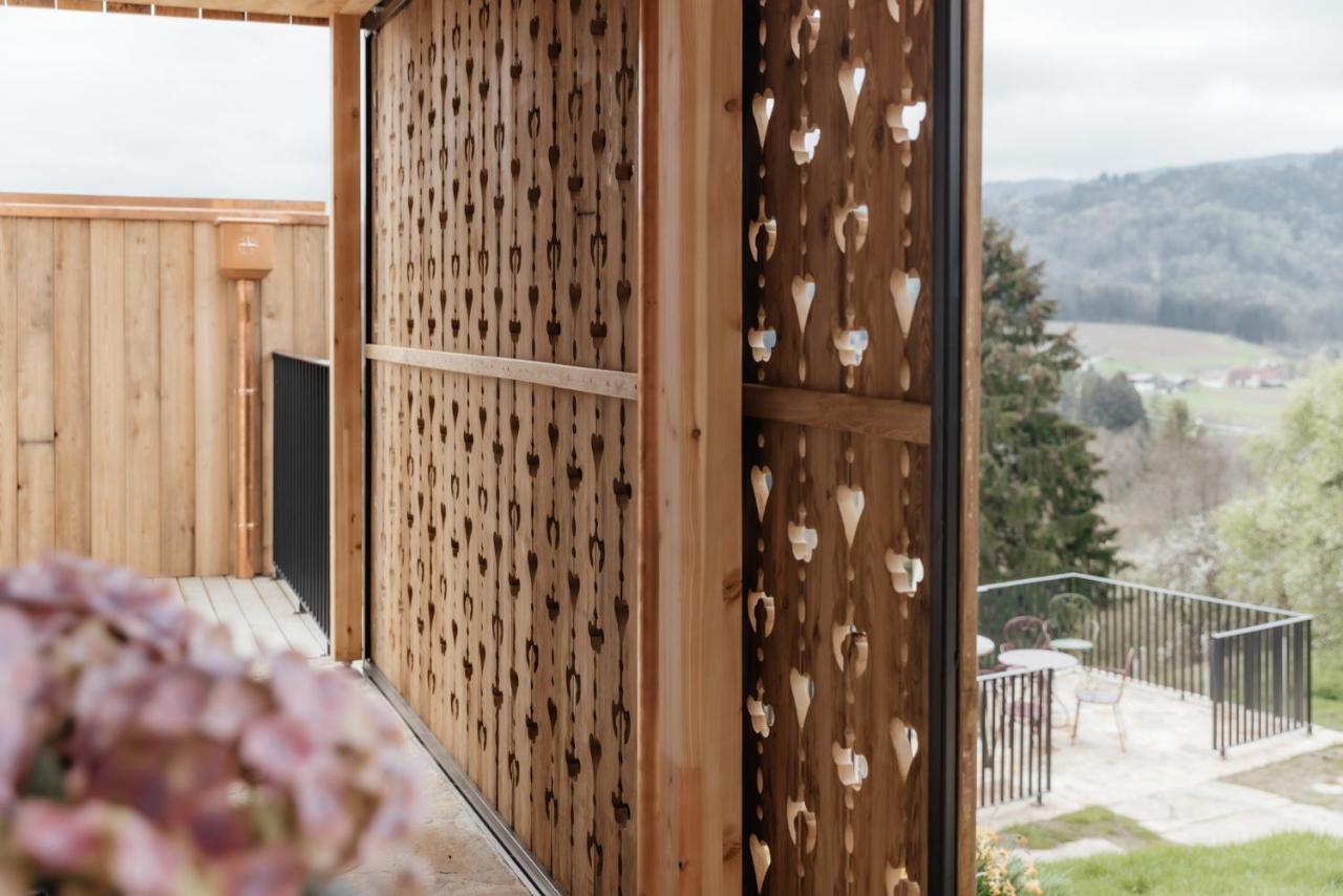Am Wildbachberg - Luxus Ferienhaeuser Mit Infinitypool, Privatsauna Und Weinkeller 德意志兰茨贝格 外观 照片