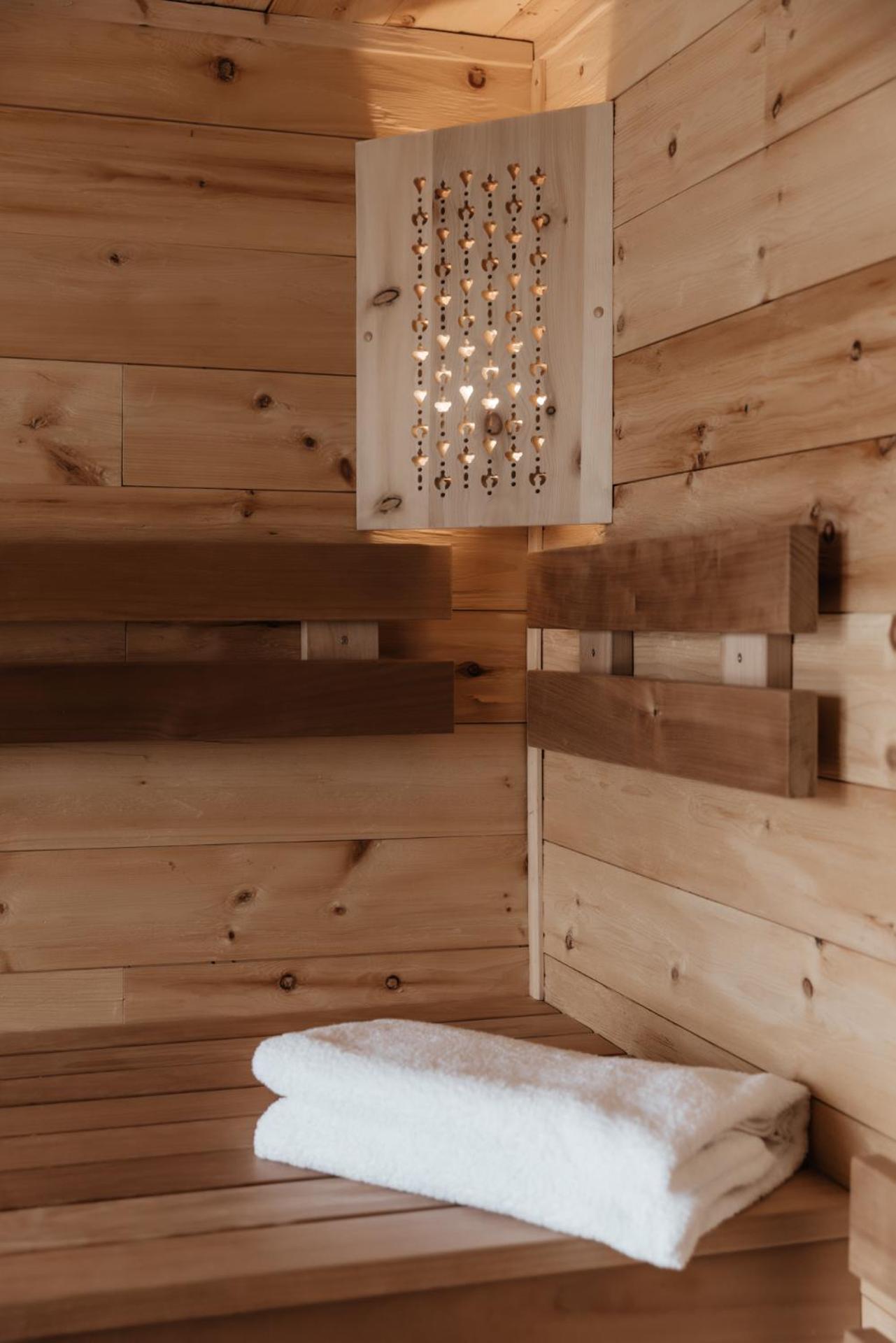 Am Wildbachberg - Luxus Ferienhaeuser Mit Infinitypool, Privatsauna Und Weinkeller 德意志兰茨贝格 外观 照片